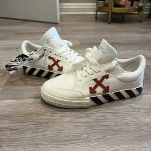 Off White Low Vulcanized Sneakers